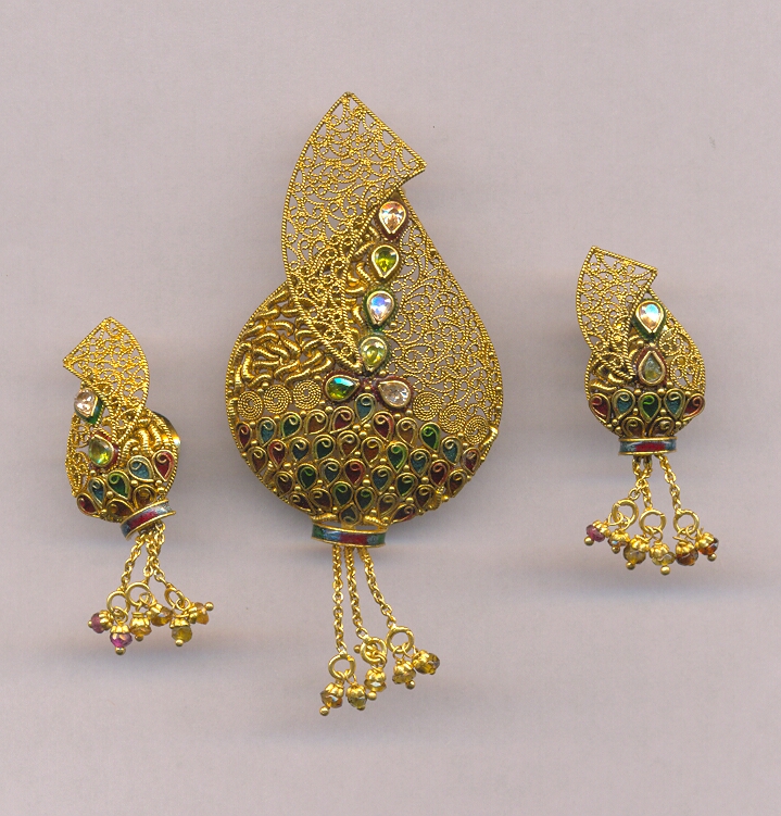 GOLD HALF SET PENDENT ANTIQUE GENERAL