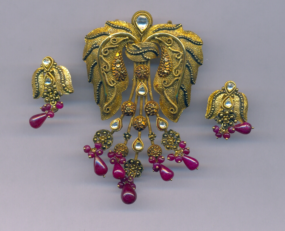 GOLD HALF SET PENDENT ANTIQUE GENERAL