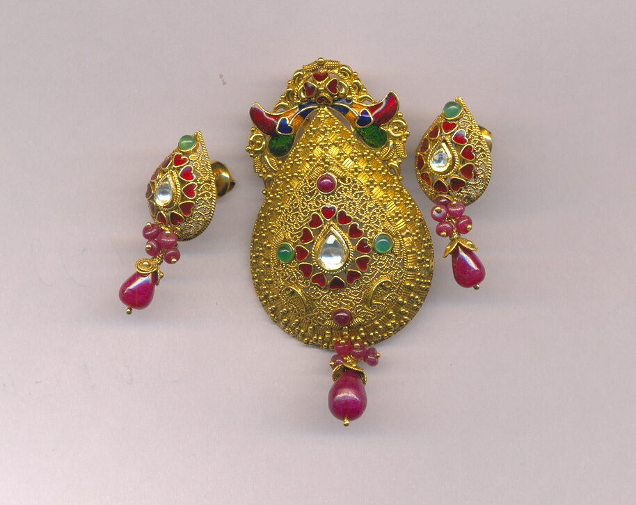 GOLD HALF SET PENDENT ANTIQUE GENERAL