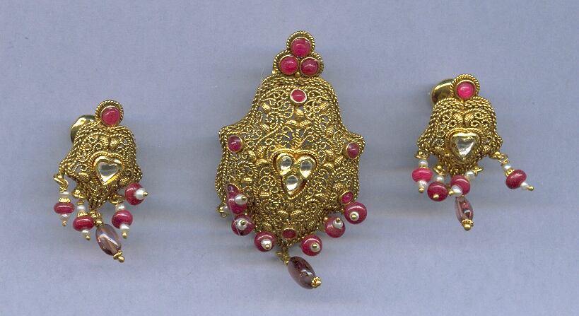 GOLD HALF SET PENDENT ANTIQUE GENERAL