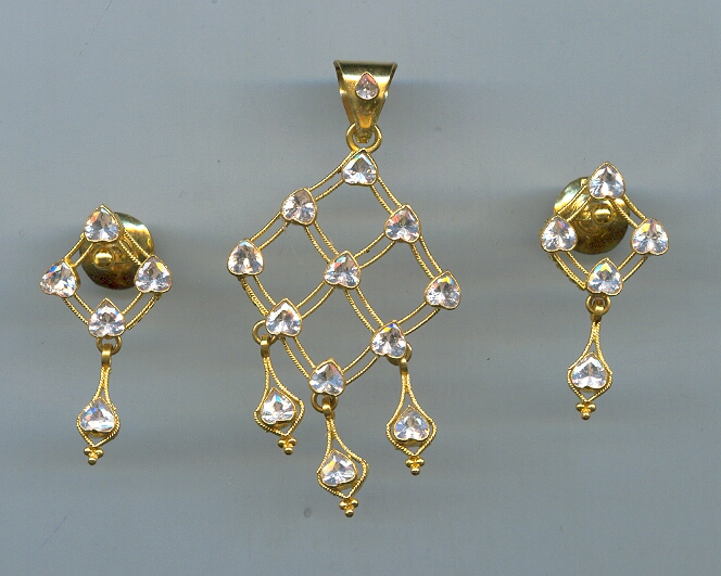 GOLD HALF SET PENDENT ANTIQUE GENERAL
