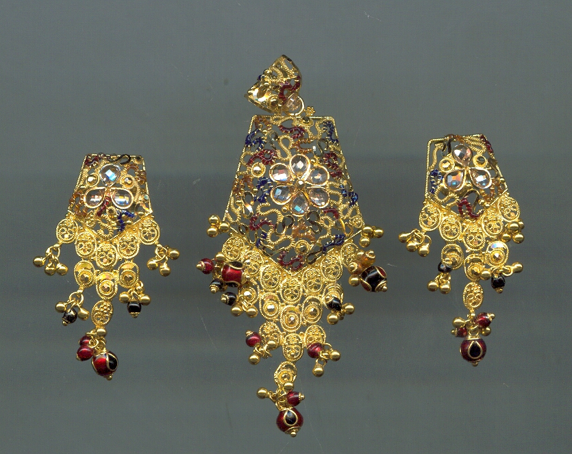 GOLD HALF SET PENDENT ANTIQUE GENERAL