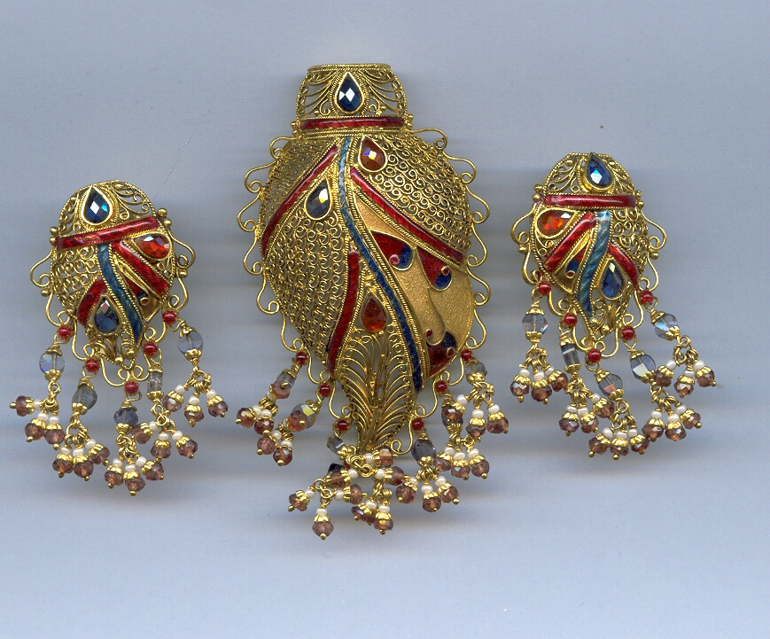 GOLD HALF SET PENDENT ANTIQUE GENERAL