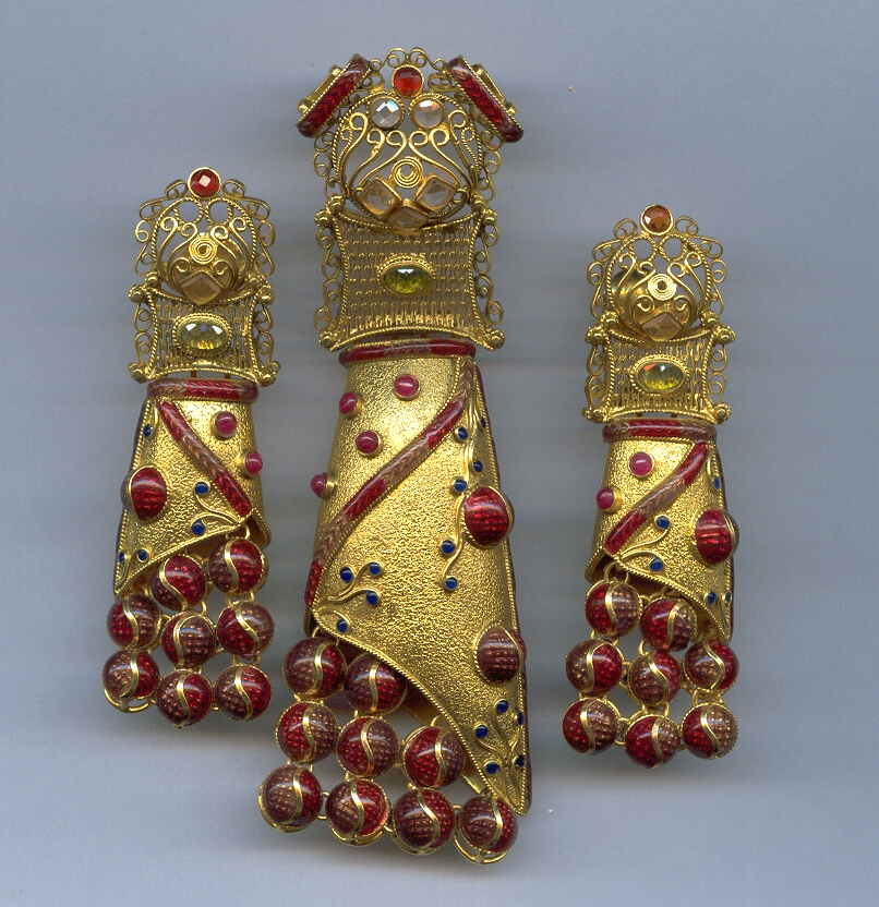 GOLD HALF SET PENDENT ANTIQUE GENERAL