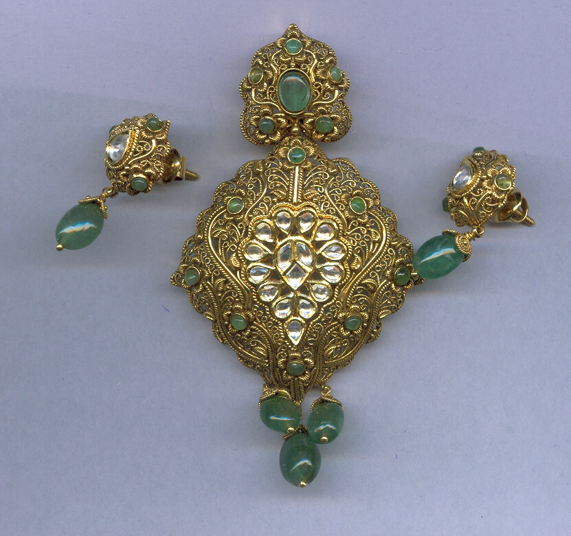 GOLD HALF SET PENDENT ANTIQUE GENERAL