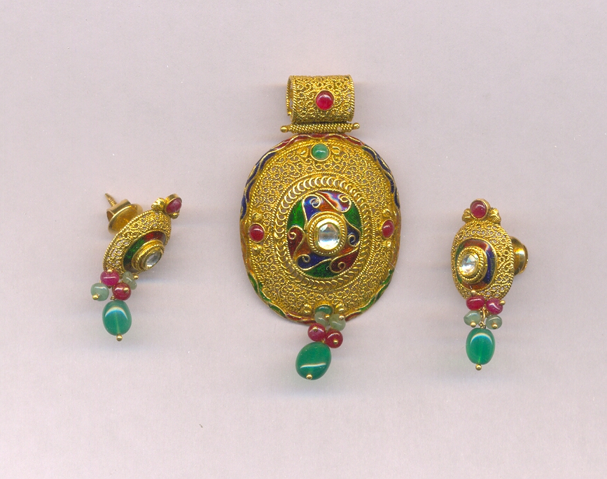 GOLD HALF SET PENDENT ANTIQUE GENERAL