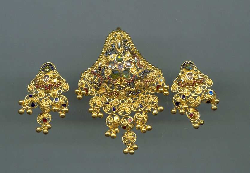 GOLD HALF SET PENDENT ANTIQUE GENERAL