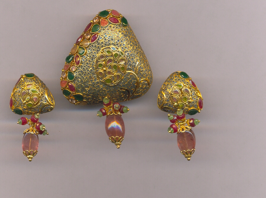 GOLD HALF SET PENDENT ANTIQUE GENERAL