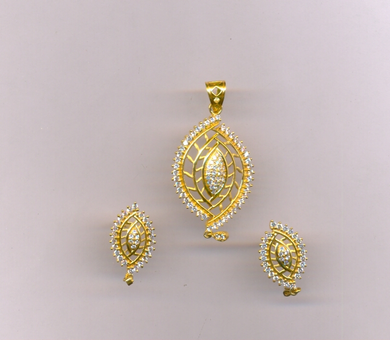 GOLD HALF SET PENDENT CASTING EXCLUSIVE