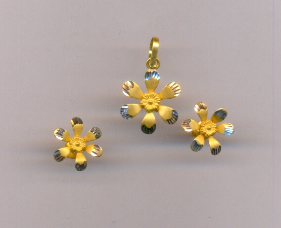 GOLD HALF SET PENDENT CASTING EXCLUSIVE