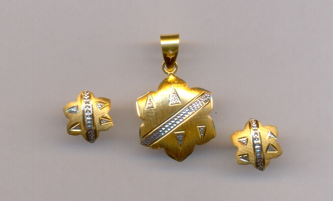 GOLD HALF SET PENDENT CASTING EXCLUSIVE