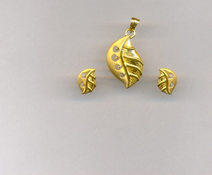 GOLD HALF SET PENDENT CASTING EXCLUSIVE