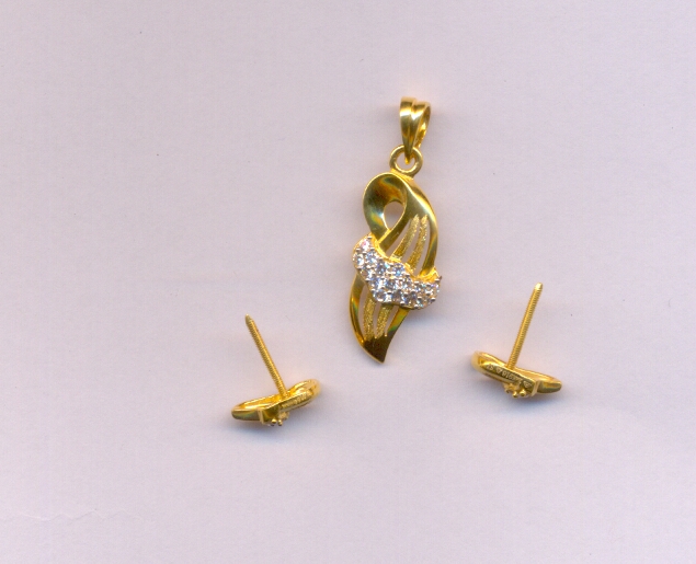 GOLD HALF SET PENDENT CASTING EXCLUSIVE