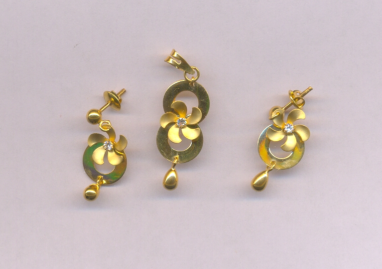 GOLD HALF SET PENDENT CASTING EXCLUSIVE