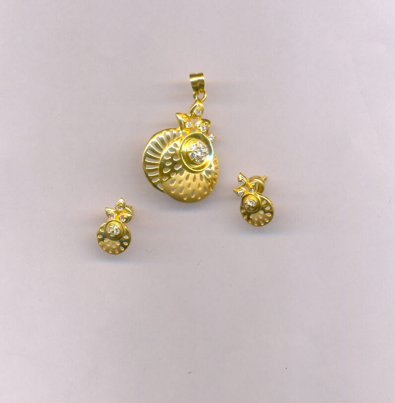 GOLD HALF SET PENDENT CASTING EXCLUSIVE