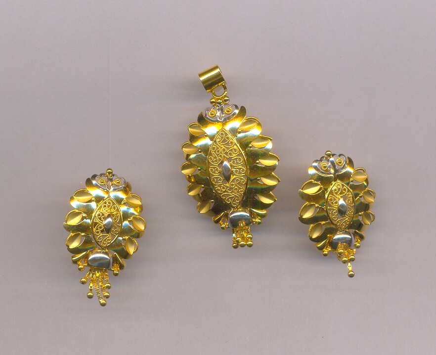 GOLD HALF SET PENDENT CASTING EXCLUSIVE