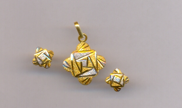 GOLD HALF SET PENDENT CASTING EXCLUSIVE