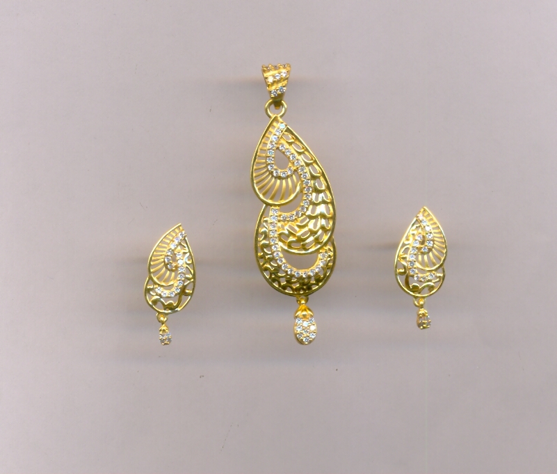 GOLD HALF SET PENDENT CASTING EXCLUSIVE