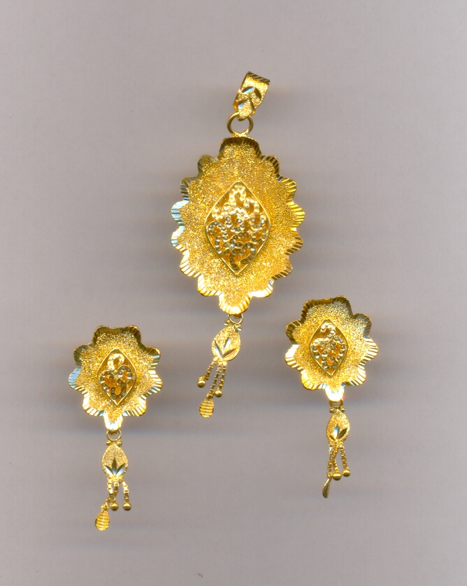 GOLD HALF SET PENDENT CASTING EXCLUSIVE