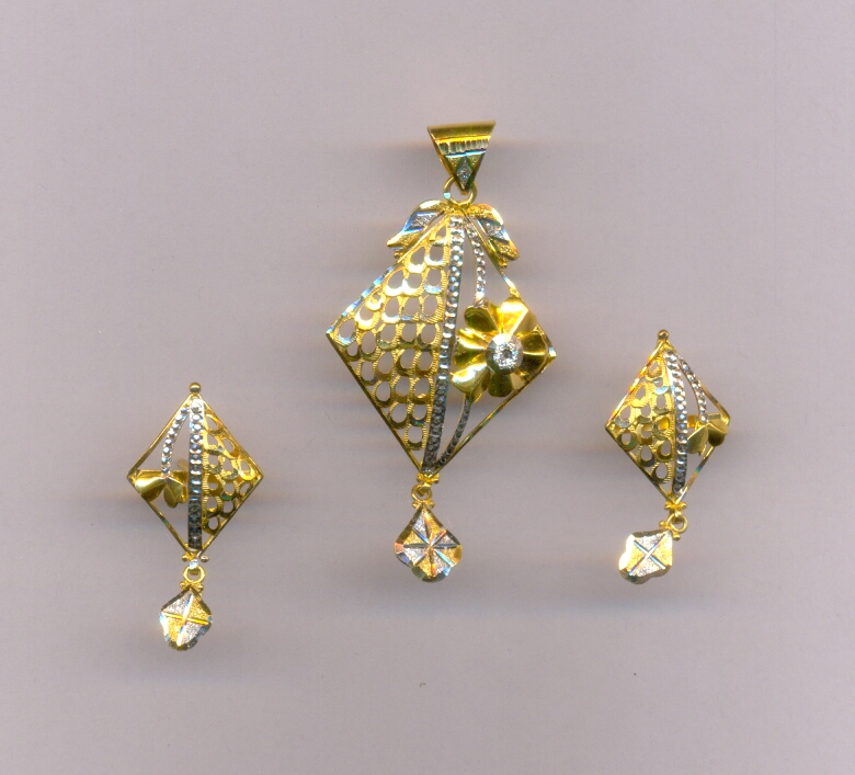 GOLD HALF SET PENDENT CASTING EXCLUSIVE
