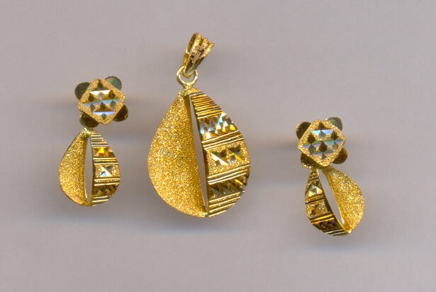GOLD HALF SET PENDENT CASTING EXCLUSIVE