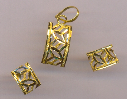 GOLD HALF SET PENDENT CASTING FANCY