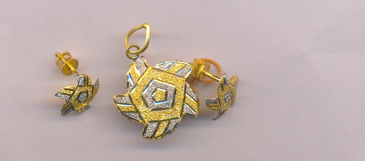 GOLD HALF SET PENDENT CASTING FANCY