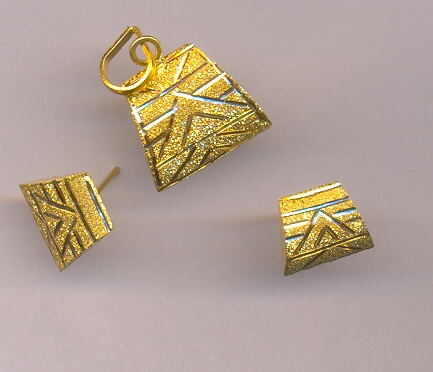 GOLD HALF SET PENDENT CASTING FANCY