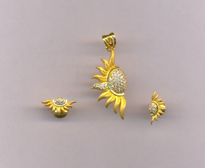 GOLD HALF SET PENDENT CASTING FANCY