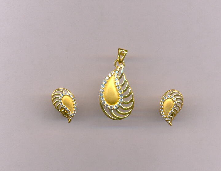 GOLD HALF SET PENDENT CASTING FANCY