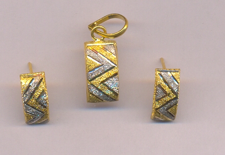 GOLD HALF SET PENDENT CASTING FANCY