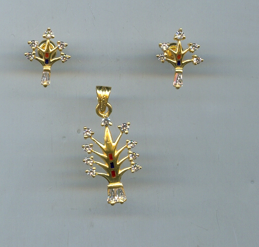 GOLD HALF SET PENDENT DESIGNER EXCLUSIVE