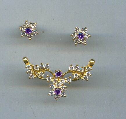 GOLD HALF SET PENDENT DESIGNER EXCLUSIVE