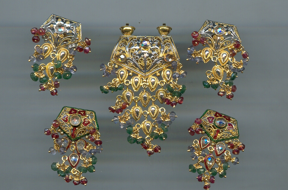 GOLD HALF SET PENDENT DESIGNER GENERAL