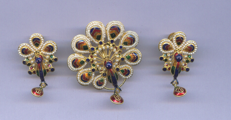 GOLD HALF SET PENDENT DESIGNER GENERAL