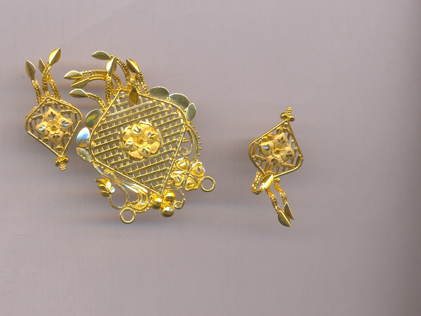 GOLD HALF SET PENDENT IMPORTED