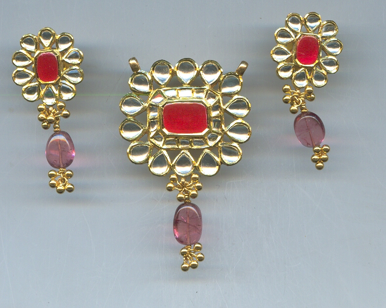 GOLD HALF SET PENDENT KUNDAN EXCLUSIVE
