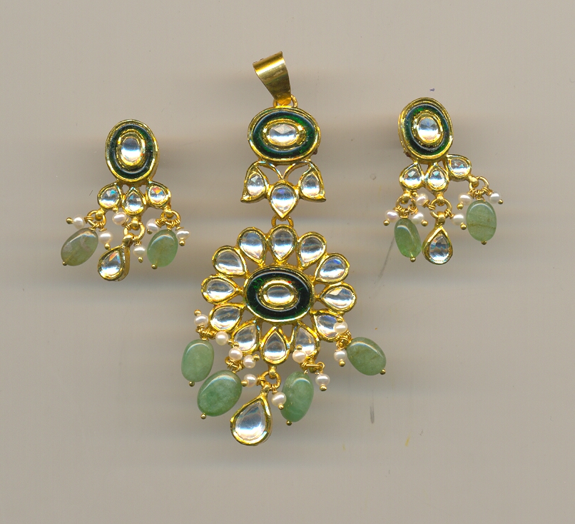 GOLD HALF SET PENDENT KUNDAN EXCLUSIVE