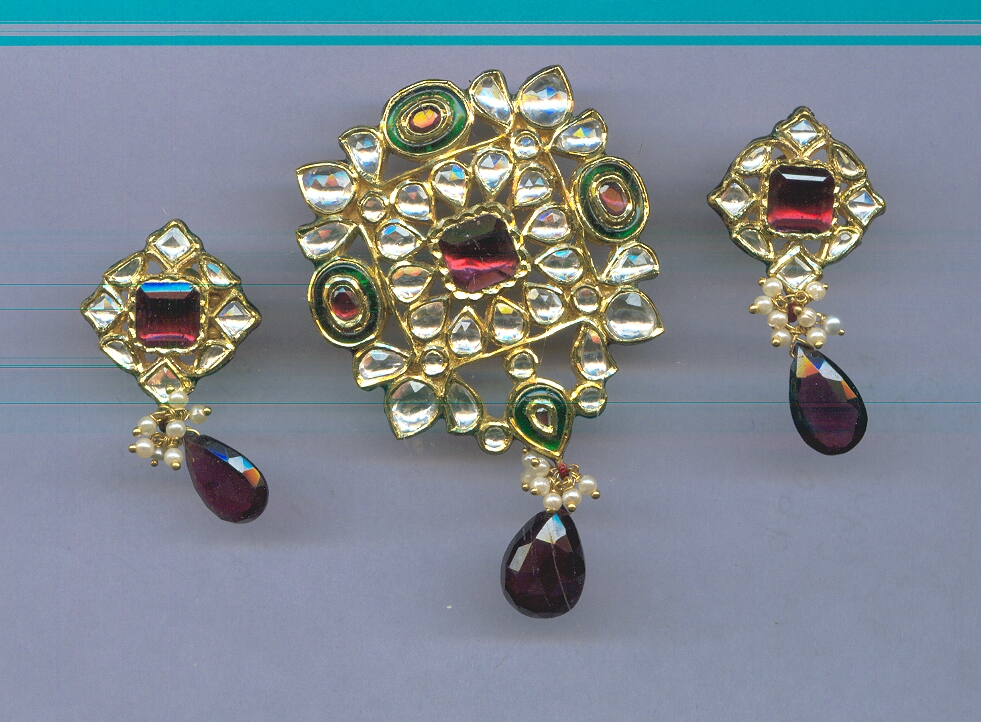 GOLD HALF SET PENDENT KUNDAN EXCLUSIVE