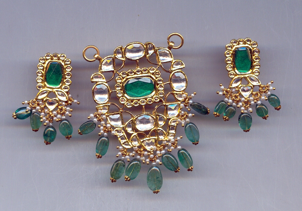 GOLD HALF SET PENDENT KUNDAN EXCLUSIVE