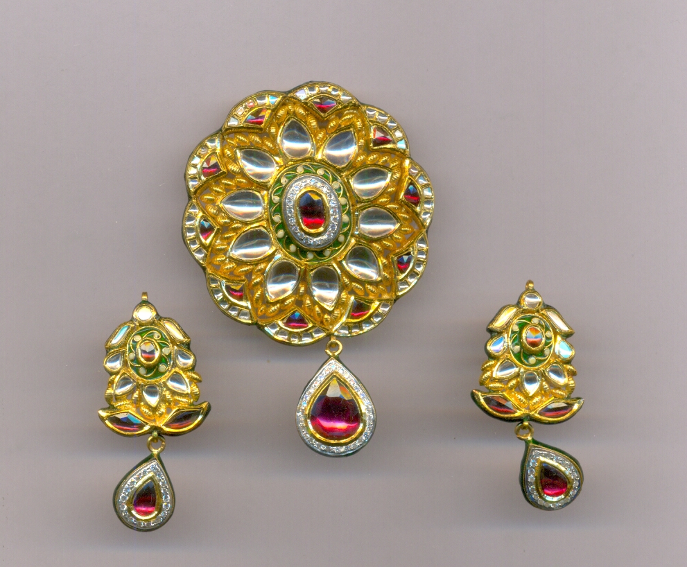GOLD HALF SET PENDENT KUNDAN EXCLUSIVE