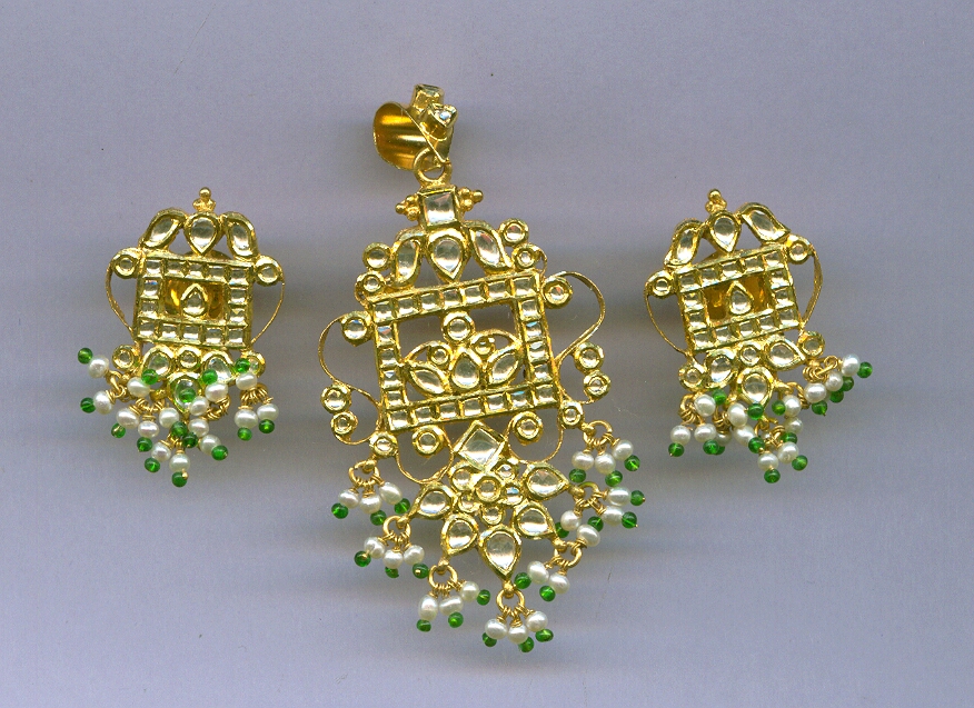 GOLD HALF SET PENDENT KUNDAN EXCLUSIVE