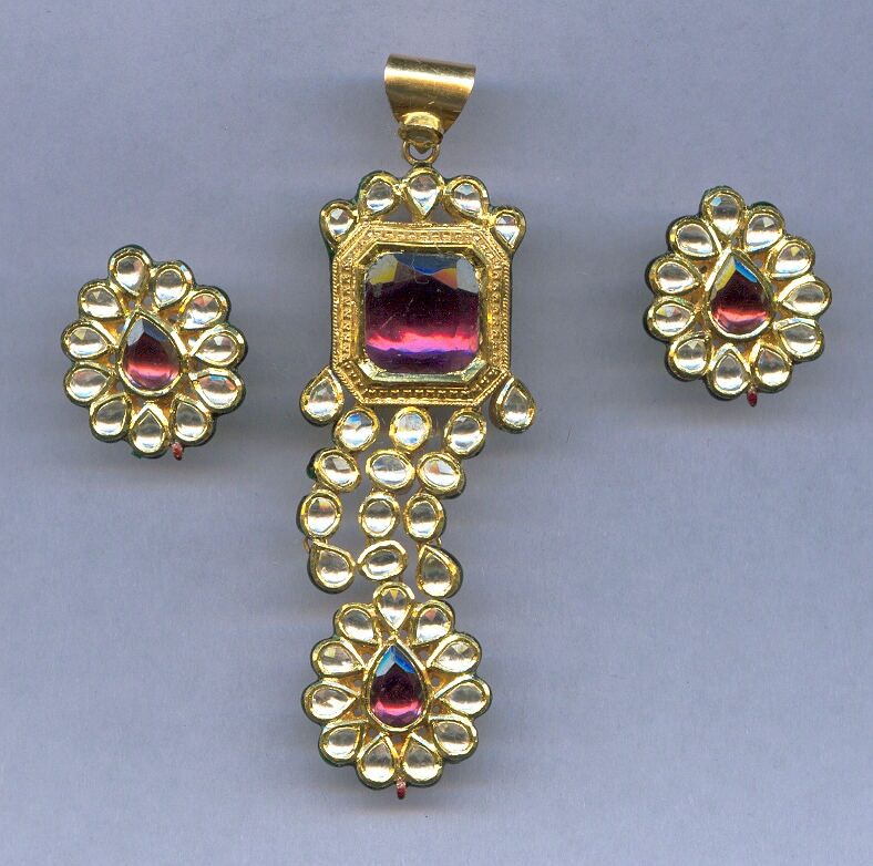 GOLD HALF SET PENDENT KUNDAN EXCLUSIVE