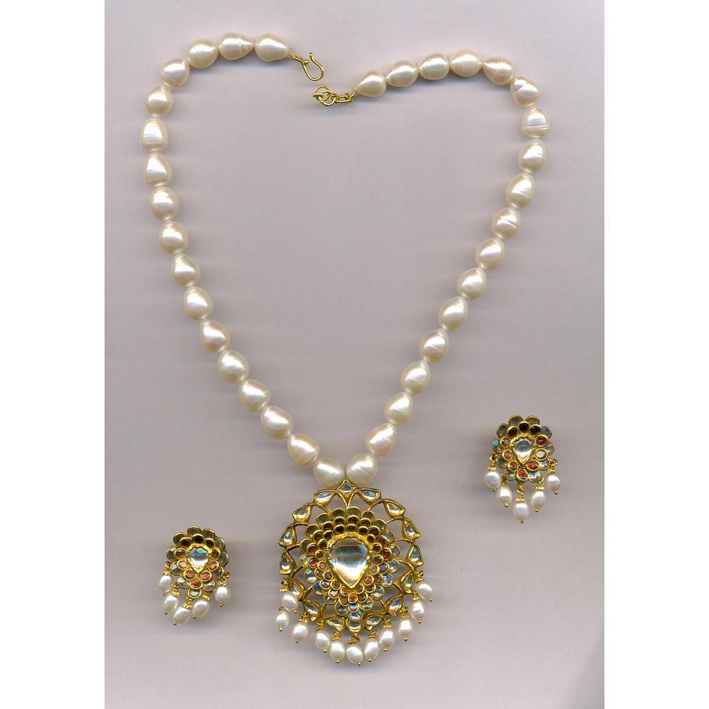 GOLD HALF SET PENDENT KUNDAN EXCLUSIVE