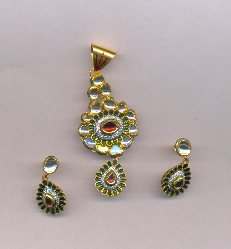 GOLD HALF SET PENDENT KUNDAN FANCY