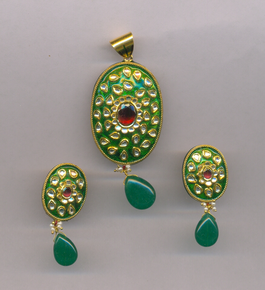 GOLD HALF SET PENDENT KUNDAN FANCY
