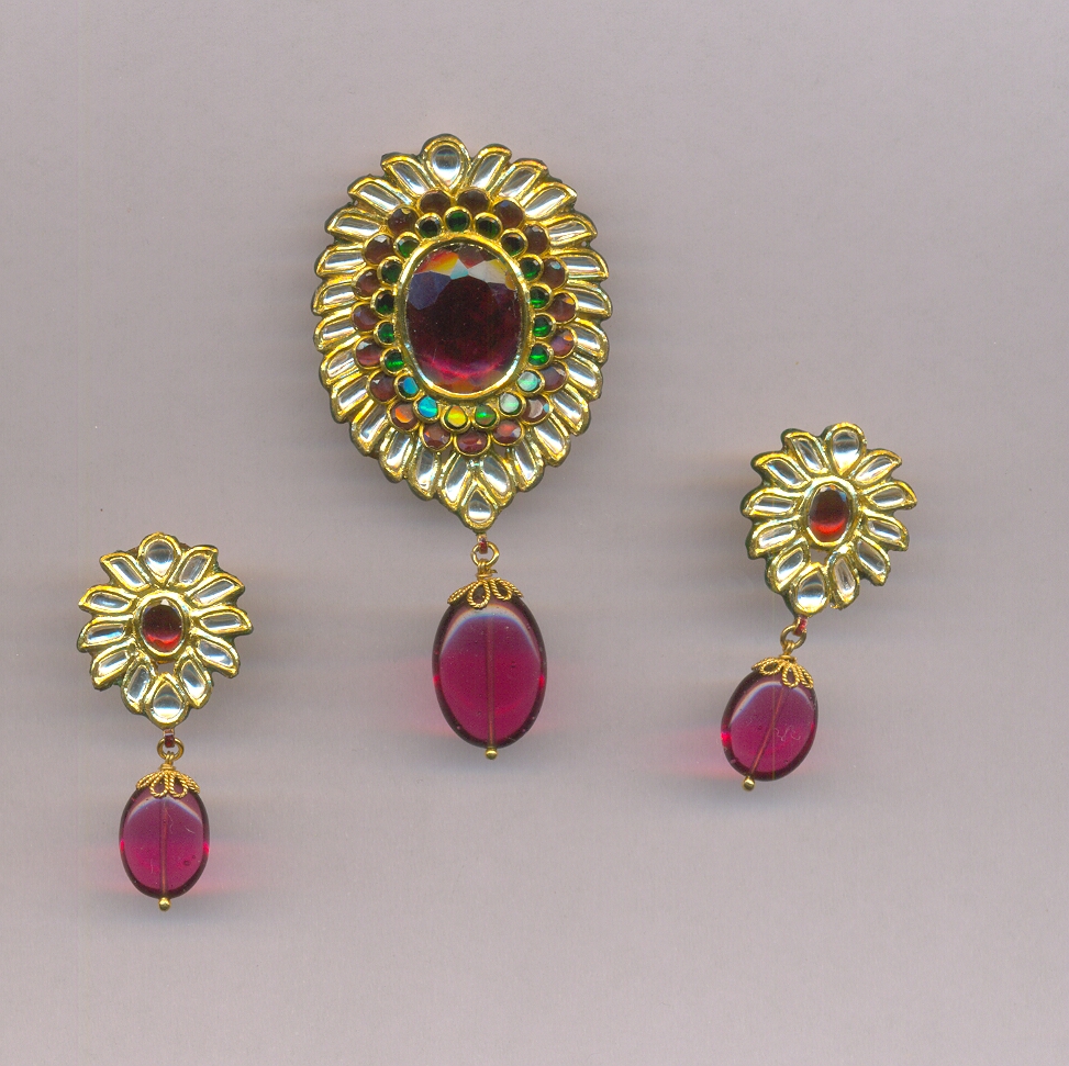 GOLD HALF SET PENDENT KUNDAN FANCY