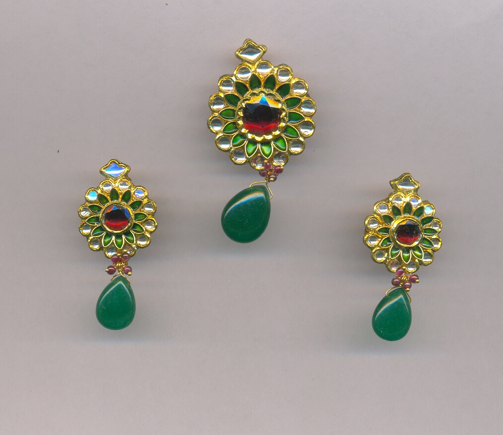 GOLD HALF SET PENDENT KUNDAN FANCY
