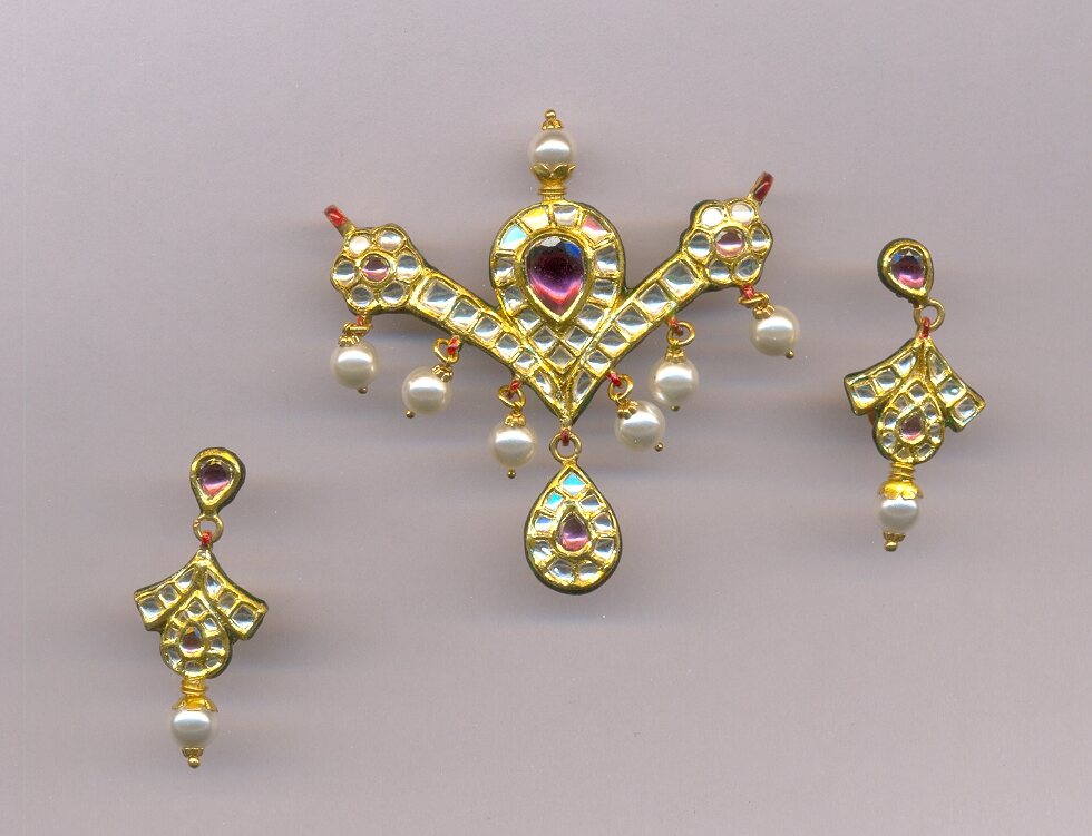 GOLD HALF SET PENDENT KUNDAN FANCY