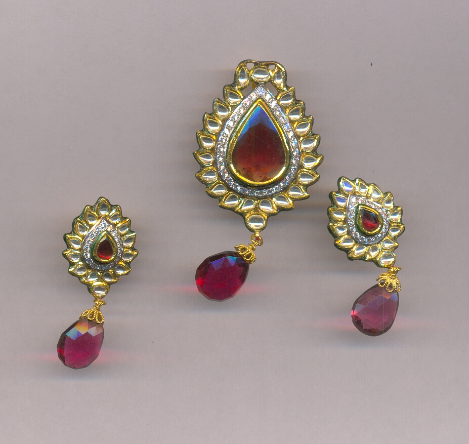 GOLD HALF SET PENDENT KUNDAN FANCY